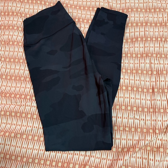 ALO Yoga Pants - ALO Yoga Camo Leggings Slim Fit